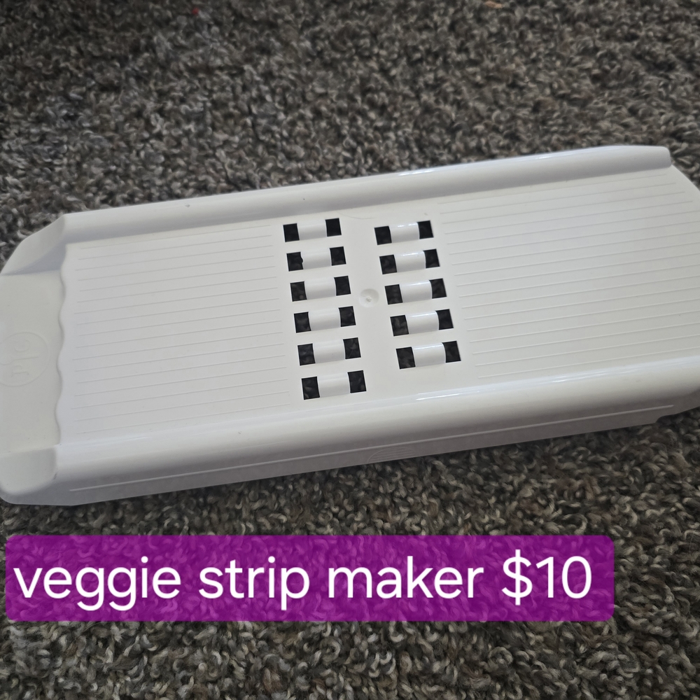 Pampered Chef White Veggie Strip Maker